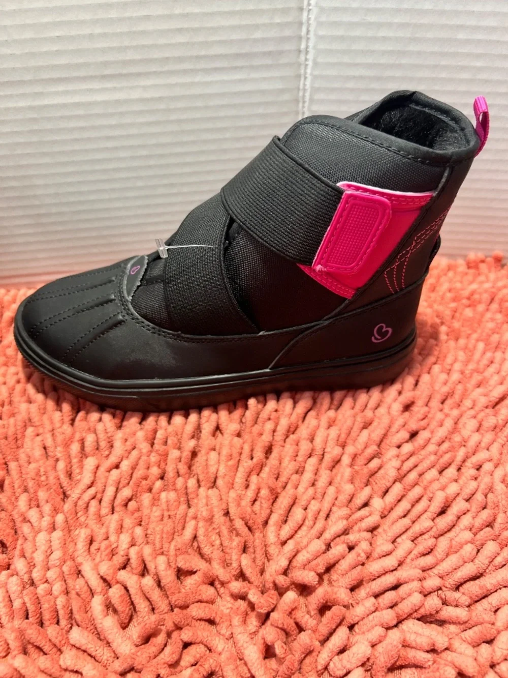 🖤🩷 NWT Baretraps Kinley Girls Boot | Black & Hot Pink